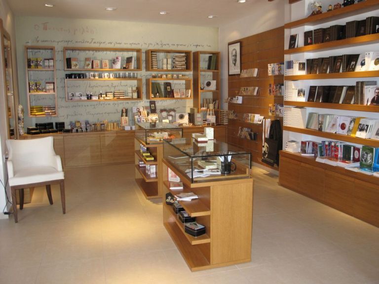 Αντικείμενα εμπνευσμένα από τη ζωή και το έργο του λογοτέχνη στο e-shop του Μουσείου «Νίκος Καζαντζάκης»