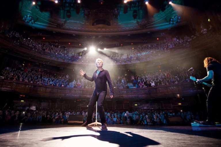 Οι Bon Jovi τραγουδούν για τη δολοφονία Φλόιντ