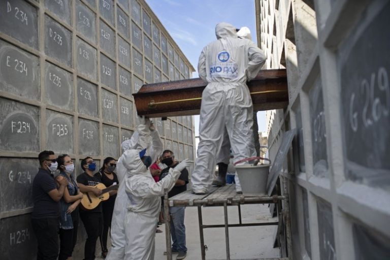 Βραζιλία : 631 νέοι θάνατοι και 24.831 κρούσματα κοροναϊού σε 24 ώρες