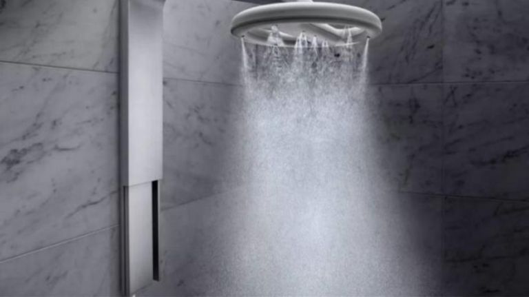 Αμήχανη στιγμή: Δημοτικός σύμβουλος έκανε ντους σε ζωντανή σύνδεση… την ώρα τηλεδιάσκεψης