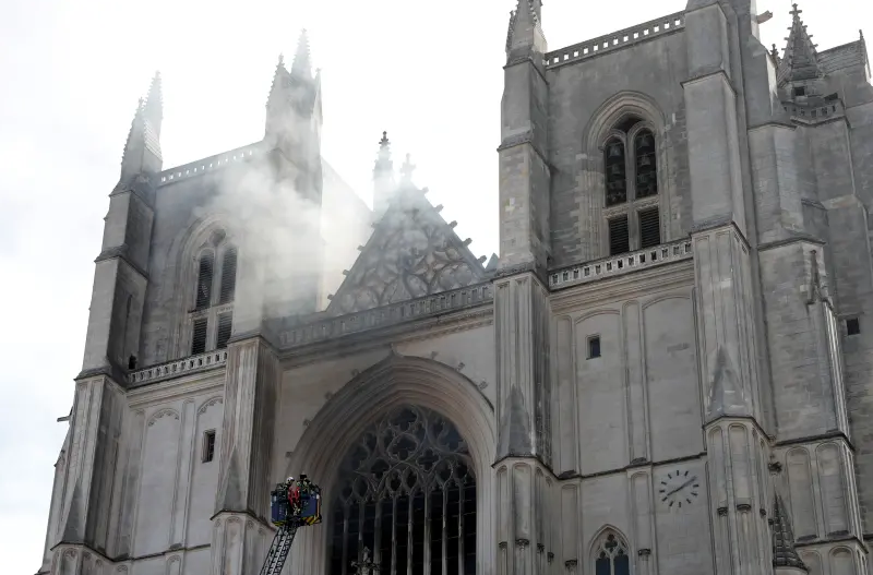 Γαλλία : Έρευνα για εμπρησμό του καθεδρικού ναού από πρόθεση διενεργεί η εισαγγελία της Νάντης