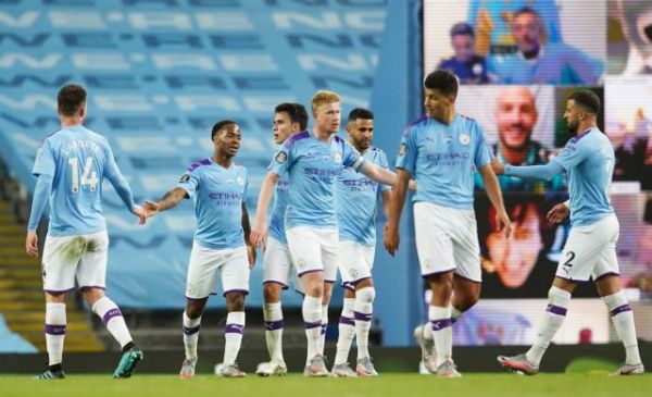 Πρώτα την χειροκρότησε, μετά την ισοπέδωσε