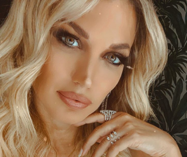 Κωνσταντίνα Σπυροπούλου : Κόβει την ανάσα η εντυπωσιακή αλλαγή στην εμφάνισή της