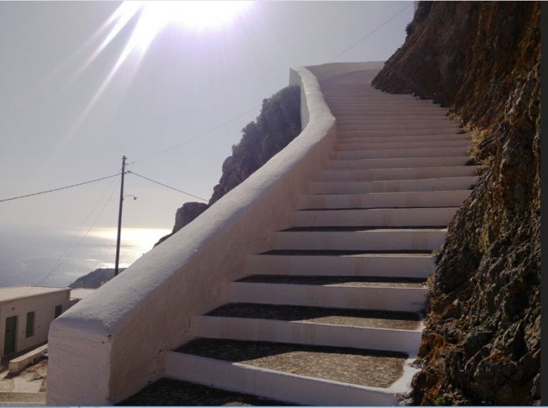 Λόγος διχαστικός και υβριστικός