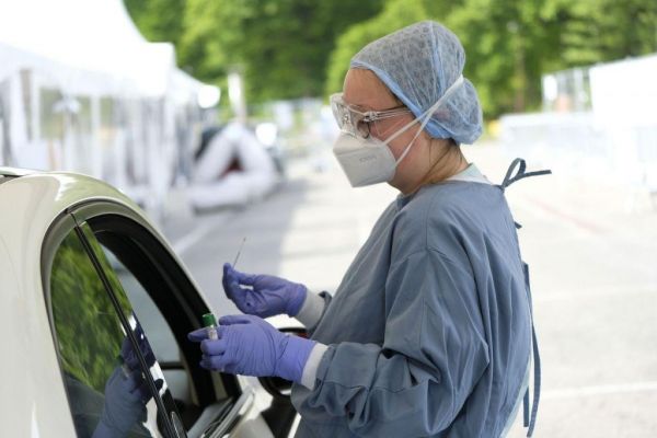 Κοροναϊός : «Καμπανάκι» από τα 17 νέα  κρούσματα στην Αττική – Προβληματίζουν οι νέες εστίες