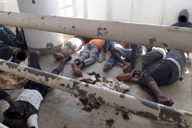 Μεσόγειος: Εγκλωβισμένοι σε πλοίο που μεταφέρει ζώα πρόσφυγες – Άπραγες παραμένουν Ιταλία και Μάλτα