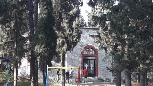 Θρίλερ στα Τρίκαλα: Ανήλικη η νεκρή που βρέθηκε έξω από εκκλησία – Ήταν βαριά χτυπημένη