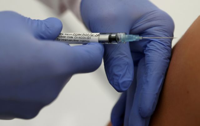 Κοροναϊός : Το εμβόλιο της Οξφόρδης θα προσφέρει «διπλή προστασία»