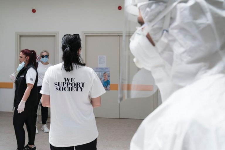 Η Ελλάδα «πολεμά» στα σύνορα τον… κοροναϊό – Στο «στόχαστρο» των ειδικών τα πανηγύρια