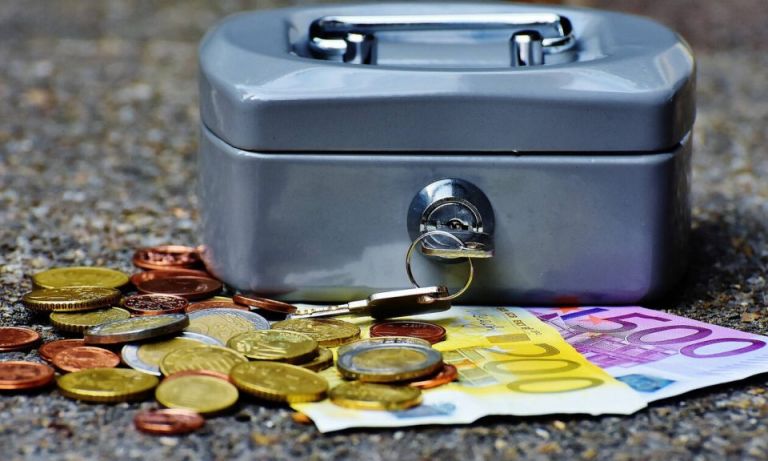 Νέα μέτρα ανάσα : Ποιοι φόροι και πότε θα μειωθούν  – Τι θα γίνει με την προκαταβολή φόρου