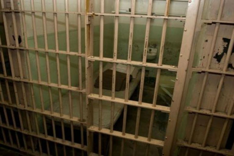 «Ακόμα και το νερό στερούνται οι κρατούμενοι στις φυλακές Γρεβενών»