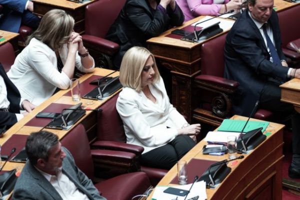 Το αδιέξοδο της Γεννηματά και του ΚΙΝΑΛ: Η παγίδα του Μητσοτάκη και ο ρόλος του Παπανδρέου