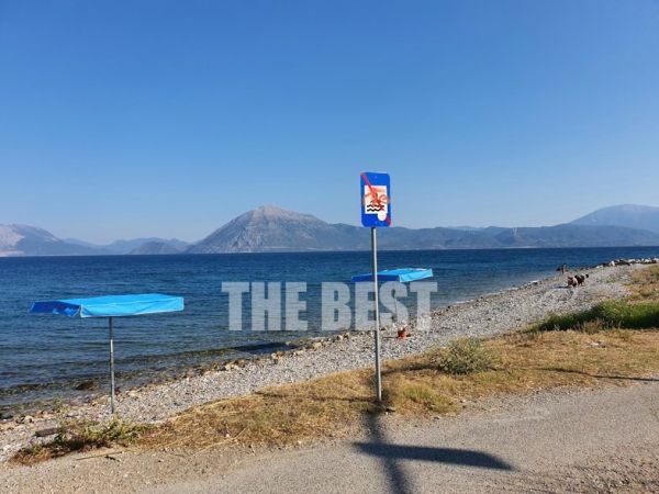 Πάτρα : Έβαλαν ομπρέλες σε παραλία όπου απαγορεύεται το κολύμπι