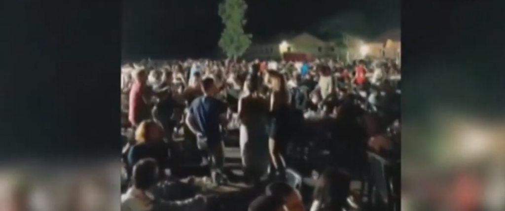 Κοροναϊός : Συνωστισμός σε γλέντι 2.000 ατόμων στο Γουδί – Τι απαντούν οι διοργανωτές