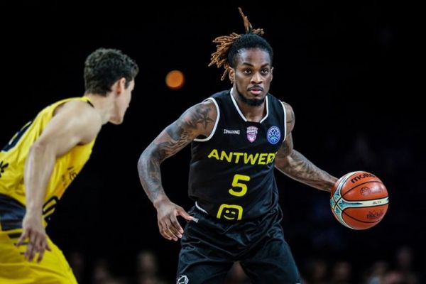 Τέλος ο Πάρις Λι από την Μπάμπεργκ