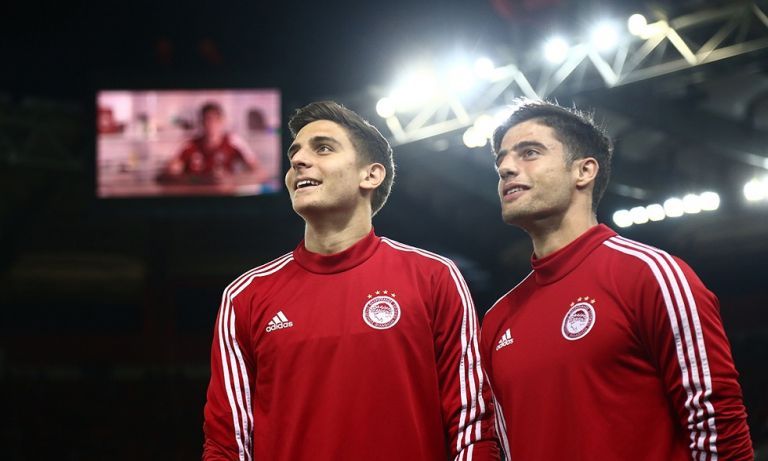 Ολυμπιακός : Τα συγχαρητήρια του Μαρτίνς στους φοιτητές Τζολάκη και Καραργύρη