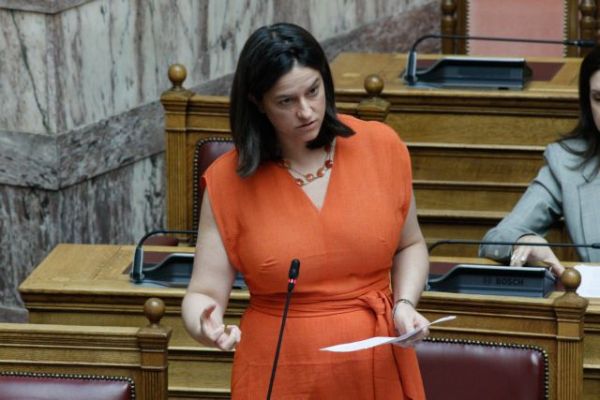 Καθαιρείται το στέλεχος του υπ. Παιδείας μετά τα ρατσιστικά σχόλια κατά του Αντετοκούνμπο