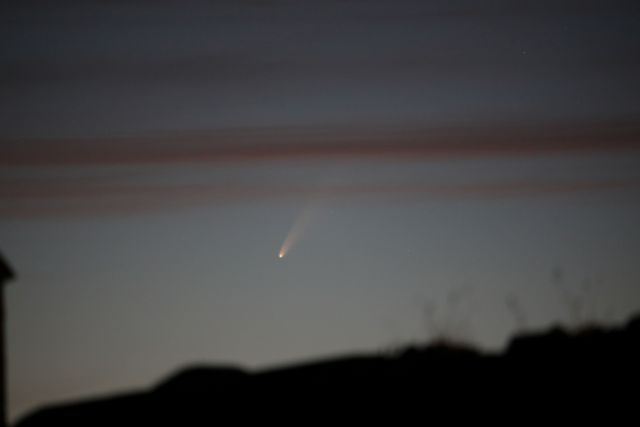 Εντυπωσιακό: Ο κομήτης Νeowise πάνω από τα Μετέωρα
