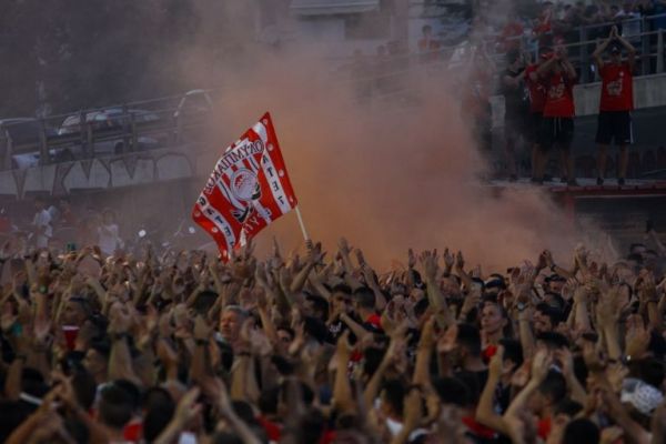Ολυμπιακός : Ο κόσμος περιμένει τους πρωταθλητές στο Πασαλιμάνι