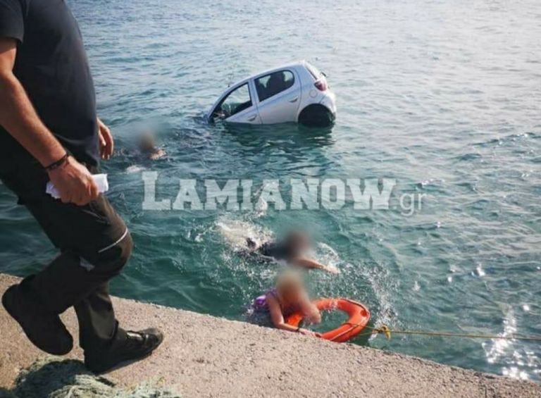 Απίστευτες εικόνες: Επιχείρησαν να μπουν στο πλοίο αλλά βρέθηκαν στη θάλασσα