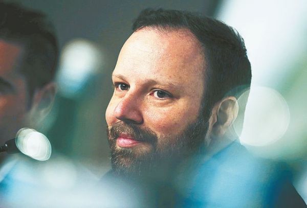 Γιώργος Λάνθιμος : Έγινε disco τραγούδι ο έλληνας σκηνοθέτης