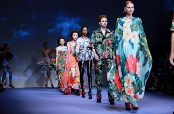 Εβδομάδα Μόδας Λονδίνου: Επιστρέφει με ζωντανά fashion show