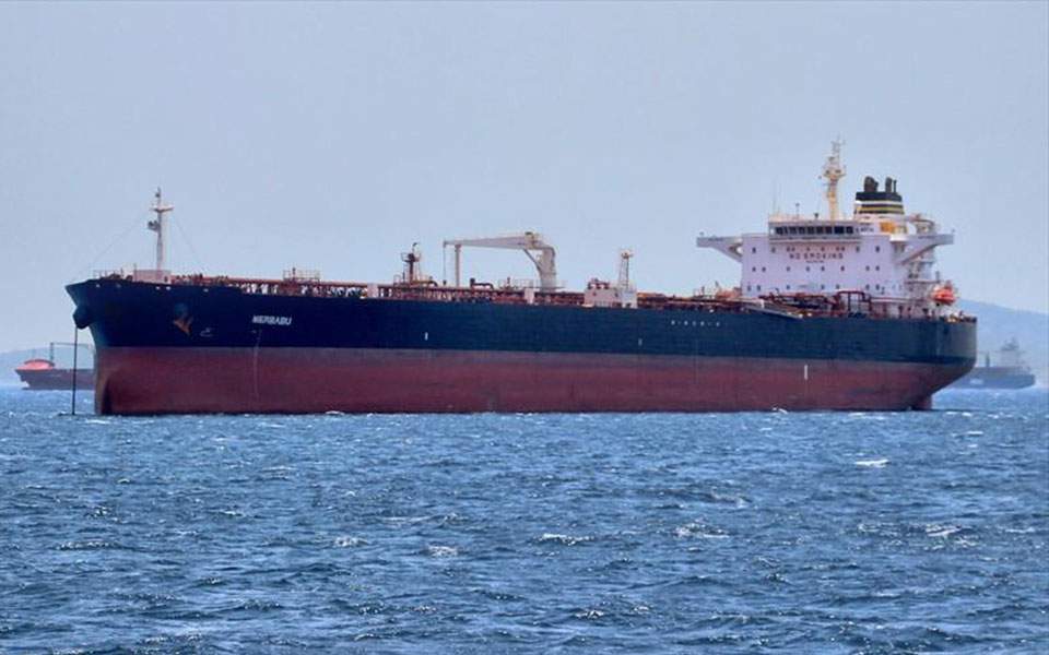 Πειραιάς: Σε ξενοδοχείο καραντίνας τα 16 κρούσματα από το δεξαμενόπλοιο Merbabu