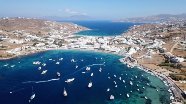 Κοροναϊός: Άρον άρον έλεγχοι στη Μύκονο μετά τα πριβέ πάρτι – Δύο συλλήψεις
