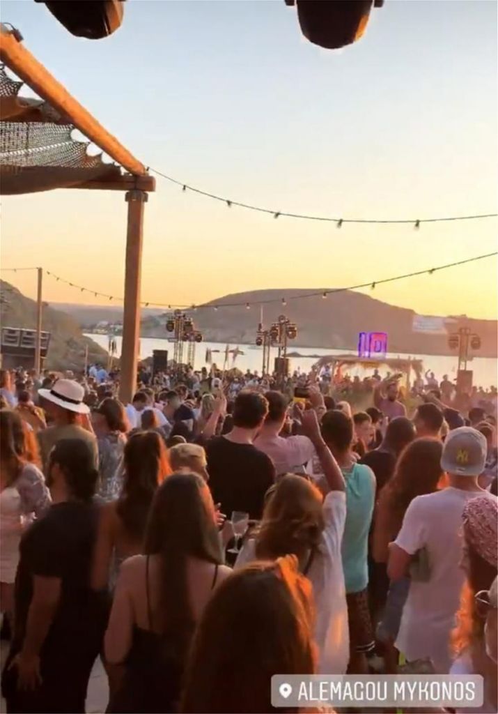 Μύκονος: Πώς χλιδάτες βίλες έγιναν τα νέα μπαρ του νησιού – DJ από το εξωτερικό και είσοδος 1.500 ευρώ