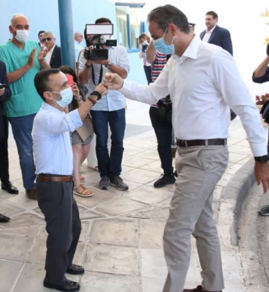 Επίσκεψη Μητσοτάκη – Κικίλια στο νοσοκομείο της Κέρκυρας