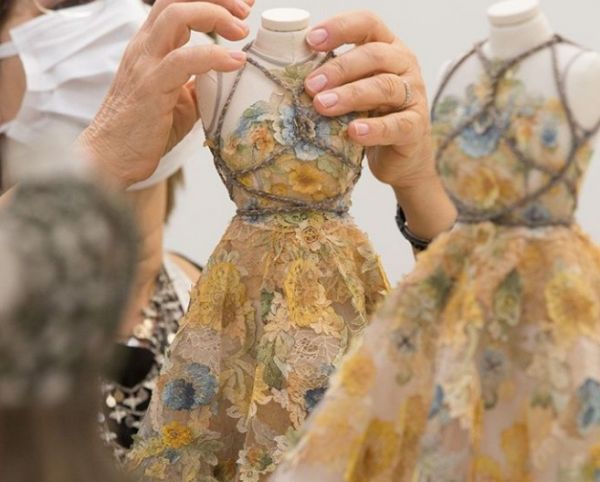 Υψηλή ραπτική σε μινιατούρες με την υπογραφή Dior