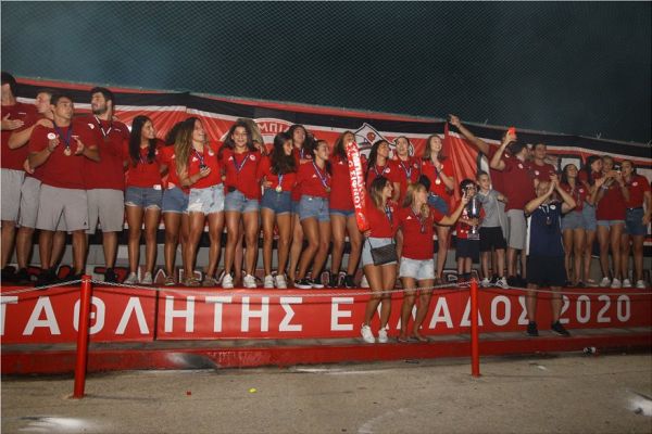 Ολυμπιακός : Αποθέωση για τους πρωταθλητές! [Εικόνες]