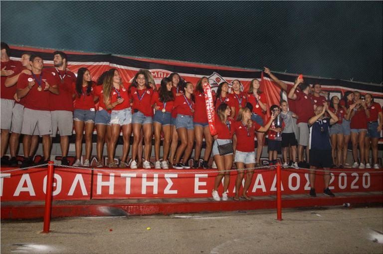 Ολυμπιακός : Αποθέωση για τους πρωταθλητές! [Εικόνες]