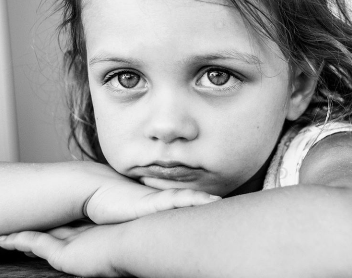 Η πλήξη κάνει καλό – Γιατί είναι οκ να βαριούνται τα παιδιά