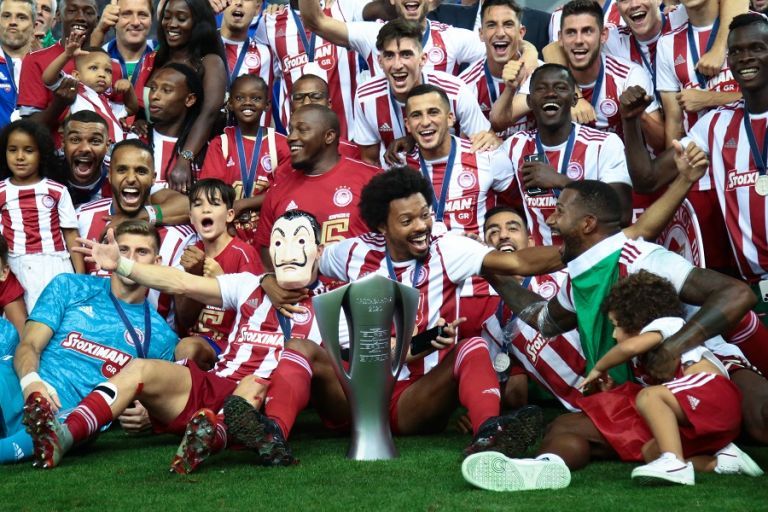 Ολυμπιακός : «Είμαστε πια πρωταθλητές» τραγουδούν ο Μαρτίνς και 16 παίκτες του