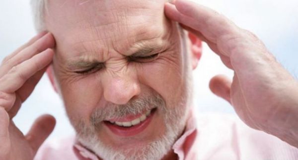 Πονοκέφαλος πίσω από τα μάτια: Πως προκαλείται και πως θα τον αντιμετωπίσετε;