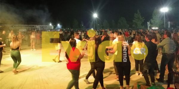 Κοροναϊός: Αποκαρδιωτικές εικόνες από πανηγύρι στην Εύβοια – Τα μέτρα πήγαν περίπατο