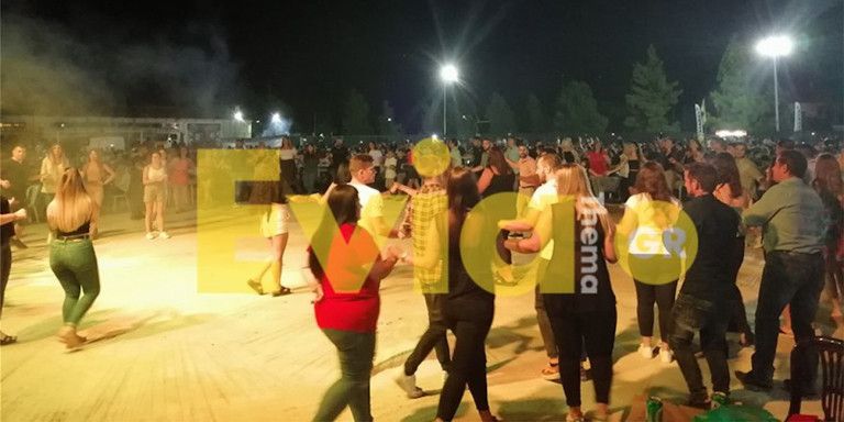 Κοροναϊός: Αποκαρδιωτικές εικόνες από πανηγύρι στην Εύβοια – Τα μέτρα πήγαν περίπατο