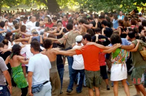Καλοκαίρι χωρίς πανηγύρια; Τι λένε Γωγώ Τσαμπά και Γκίκας Μαγιορκίνης