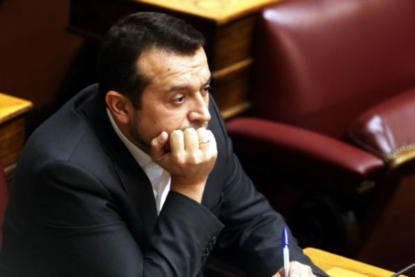 «Πόλεμος» ΝΔ – Παππά για τη συνάντηση με τον Αρτεμίου στην Κύπρο