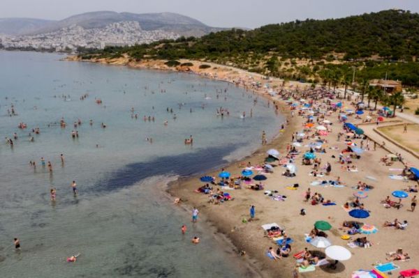 «Κίνδυνος για έκρηξη του κοροναϊού τον Αύγουστο» – Καμπανάκι ειδικών για τα «ορφανά» κρούσματα και τη χαλάρωση των μέτρων
