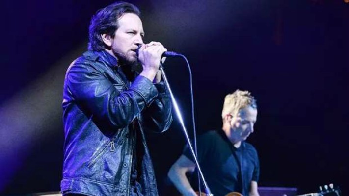 Pearl Jam : Τίμησαν τη μνήμη φαν που σκοτώθηκαν σε συναυλία τους