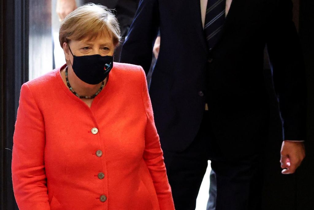 Γερμανία: Η Μέρκελ μασκοφόρος για πρώτη φορά