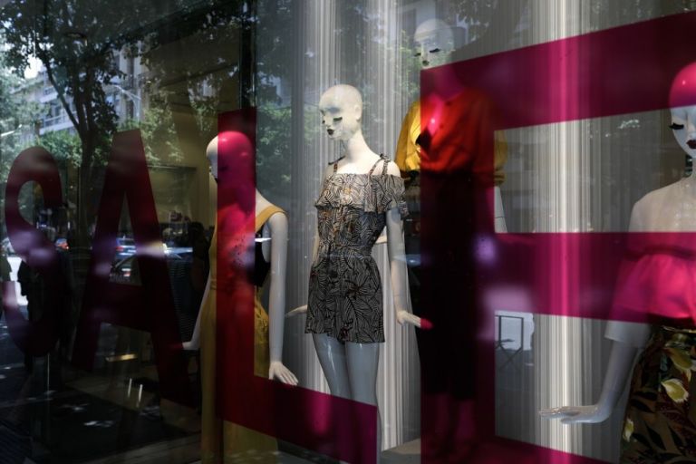 Θερινές εκπτώσεις: Ξεκινούν τη Δευτέρα – Πόσο θα διαρκέσουν