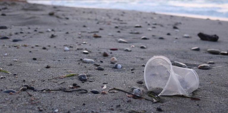 Πλαστικά μιας χρήσης : Μια «πληγή» που επέστρεψε λόγω πανδημίας