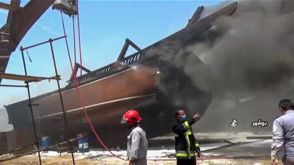 Βίντεο – σοκ: Παρανάλωμα του πυρός επτά πλοία στο λιμάνι του Ιράν