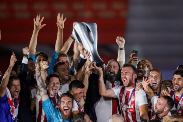 Νάτοι, νάτοι οι Θρυλικοί Πρωταθλητές: Δείτε Live τη φιέστα του Ολυμπιακού για την κατάκτηση του 45ου πρωταθλήματος