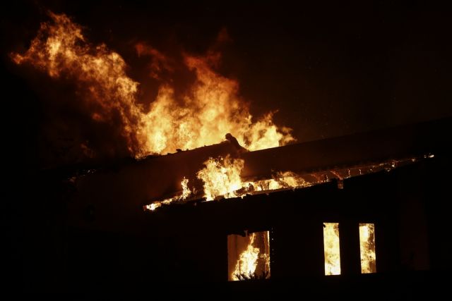 Μάτι : Νέες καταθέσεις «καίνε» την Πυροσβεστική - Γιατί άργησαν τα εναέρια μέσα