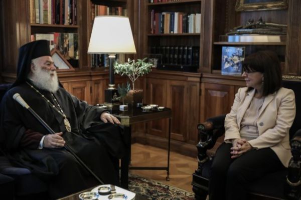 Προεδρικό Μέγαρο : Συνάντηση της ΠτΔ με τον Πατριάρχη Αλεξανδρείας Θεόδωρο Β’