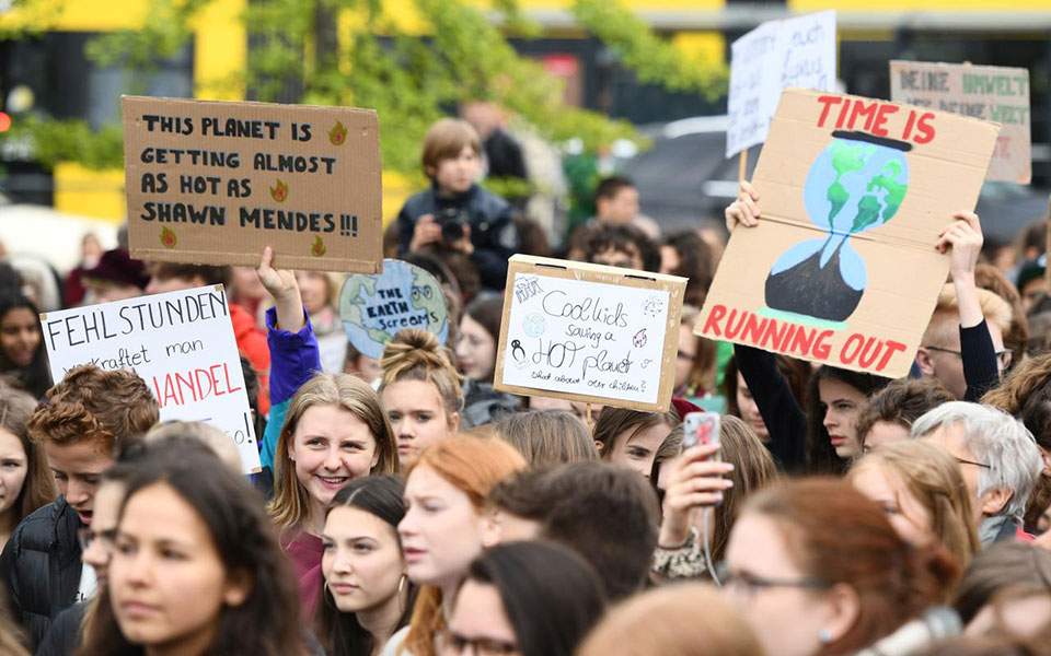 Έρευνα: «Για να σωθεί η Ε.Ε. πρέπει πρώτα να σωθεί ο πλανήτης» λένε οι νεαροί Ευρωπαίοι